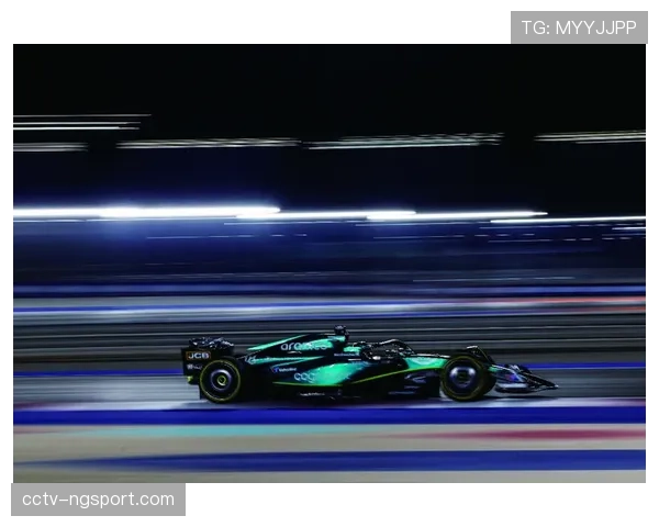 特写：比赛尾声，阿隆索在TR中鼓励年轻队友斯特罗尔